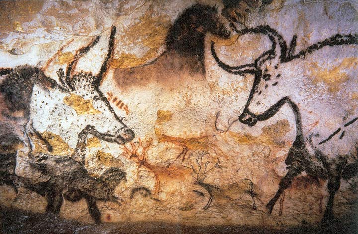 Photographie de peintures d'animaux dans la grotte de Lascaux