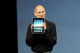Steve Jobs présentant le premier Ipad, Source : wikipedia